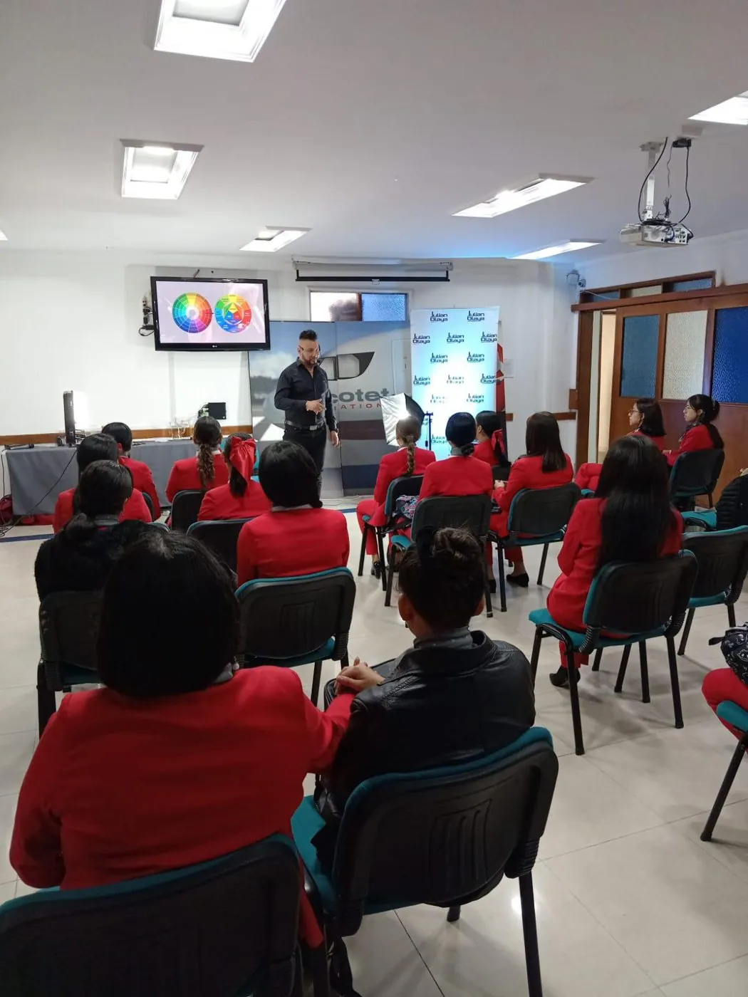 Clase de imagen personal para tripulantes de cabina en ECOTET