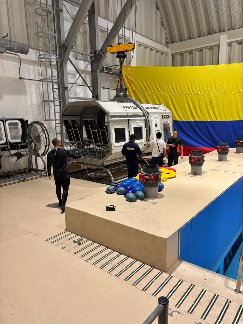 Simulador de cabina para la práctica de evacuación en agua